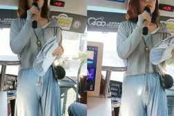 女人穿紧裤露私密,女性私密部位的时尚展示
